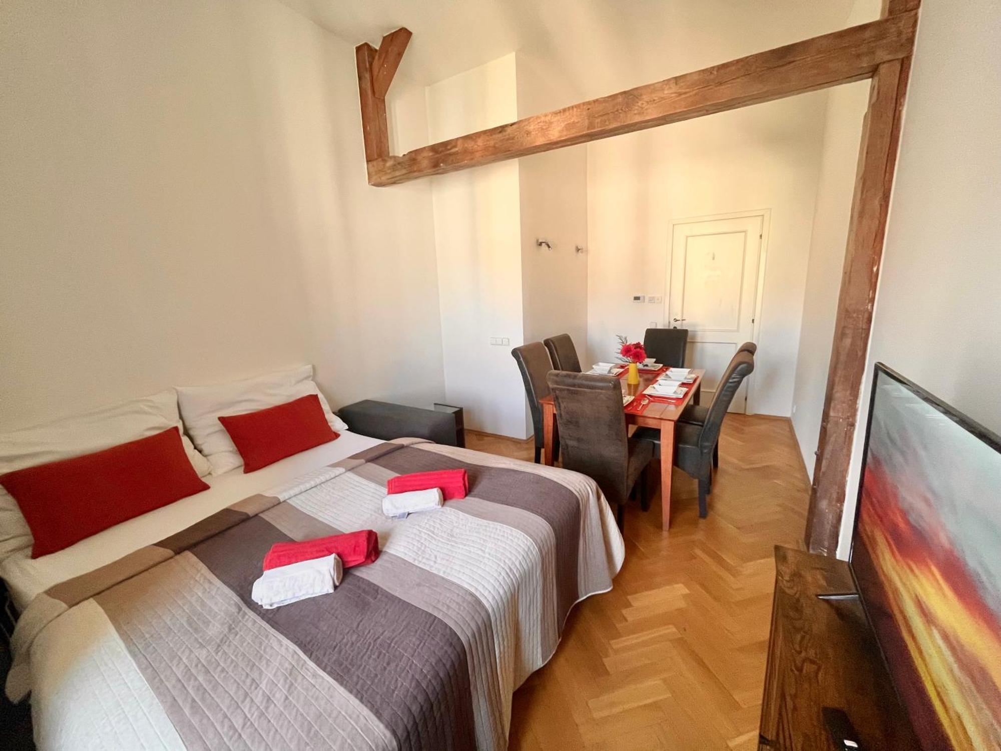 Riverbridge Apartment Prag