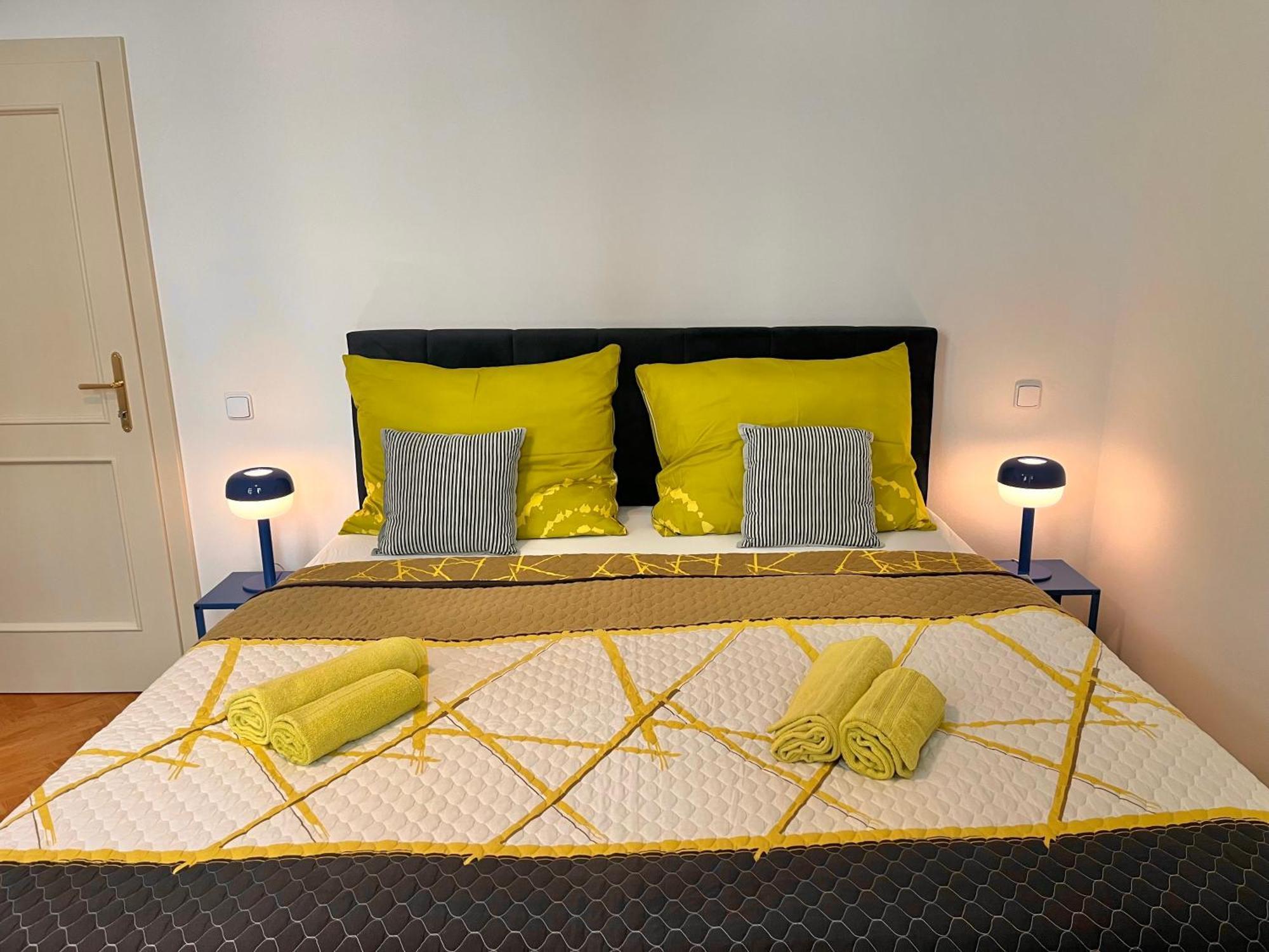 Riverbridge Apartment Prag